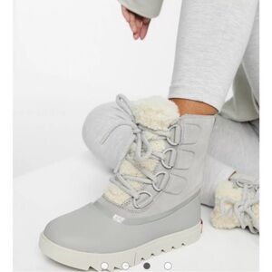 Sorel Women's Light Gray Winter Boots